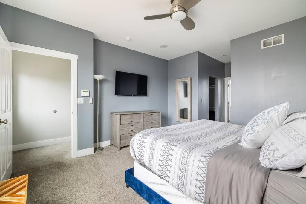 4 Bedroom 3 Bath Sleeps 10 Pet Friendly Private Backyard, 2 Car Garage, City Views, Close To All Stadiums And Casino Pittsburgh Exterior foto