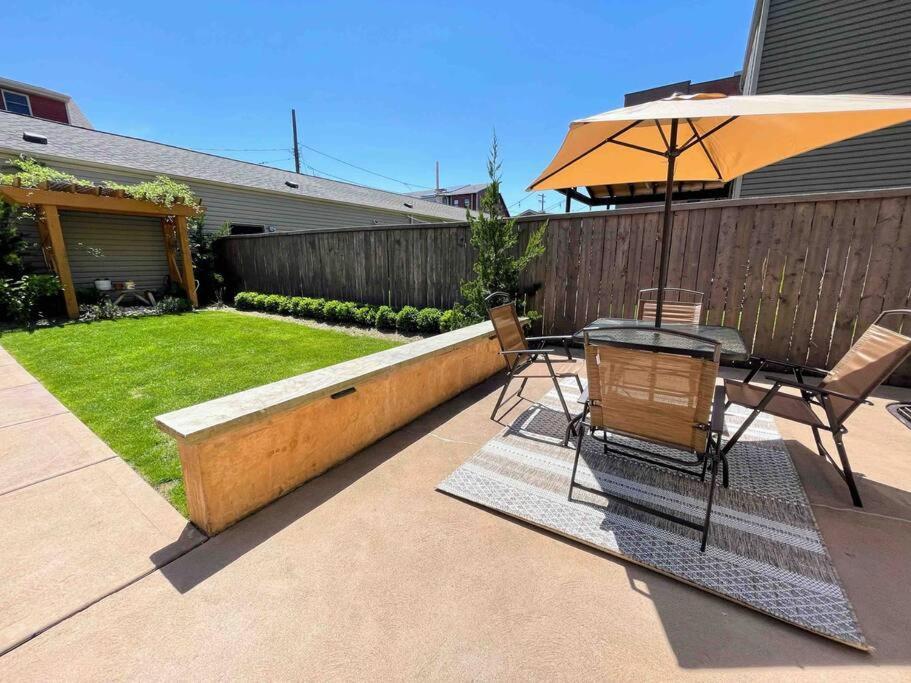 4 Bedroom 3 Bath Sleeps 10 Pet Friendly Private Backyard, 2 Car Garage, City Views, Close To All Stadiums And Casino Pittsburgh Exterior foto