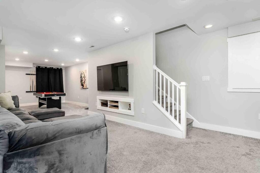 4 Bedroom 3 Bath Sleeps 10 Pet Friendly Private Backyard, 2 Car Garage, City Views, Close To All Stadiums And Casino Pittsburgh Exterior foto
