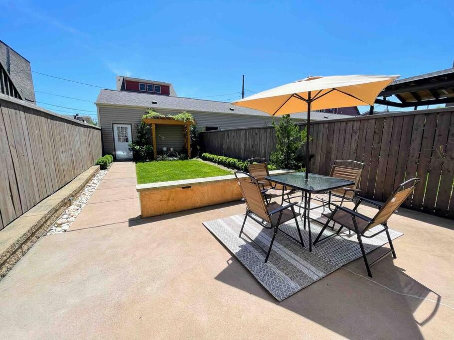 4 Bedroom 3 Bath Sleeps 10 Pet Friendly Private Backyard, 2 Car Garage, City Views, Close To All Stadiums And Casino Pittsburgh Exterior foto